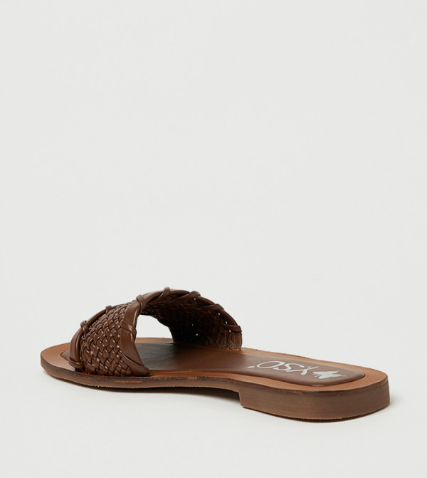 ي.سو ي.سو - حنطي Flat Sandals