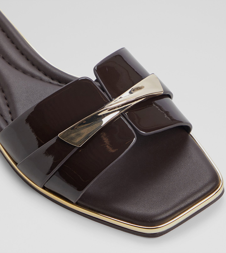 DARLINA Accessory Detail Flat Sandals