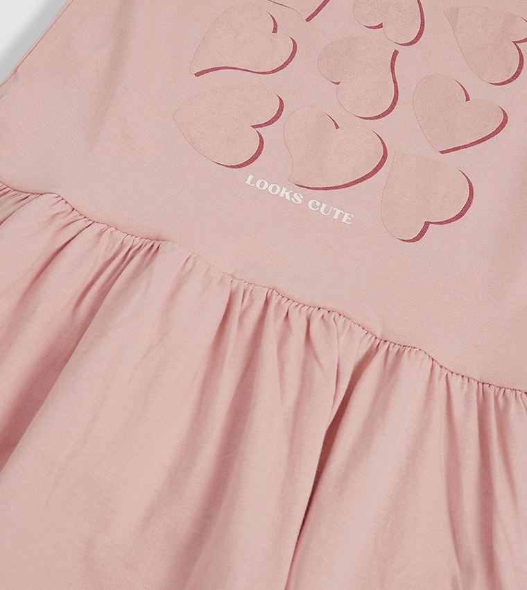 فستان كم قصير بطبعة