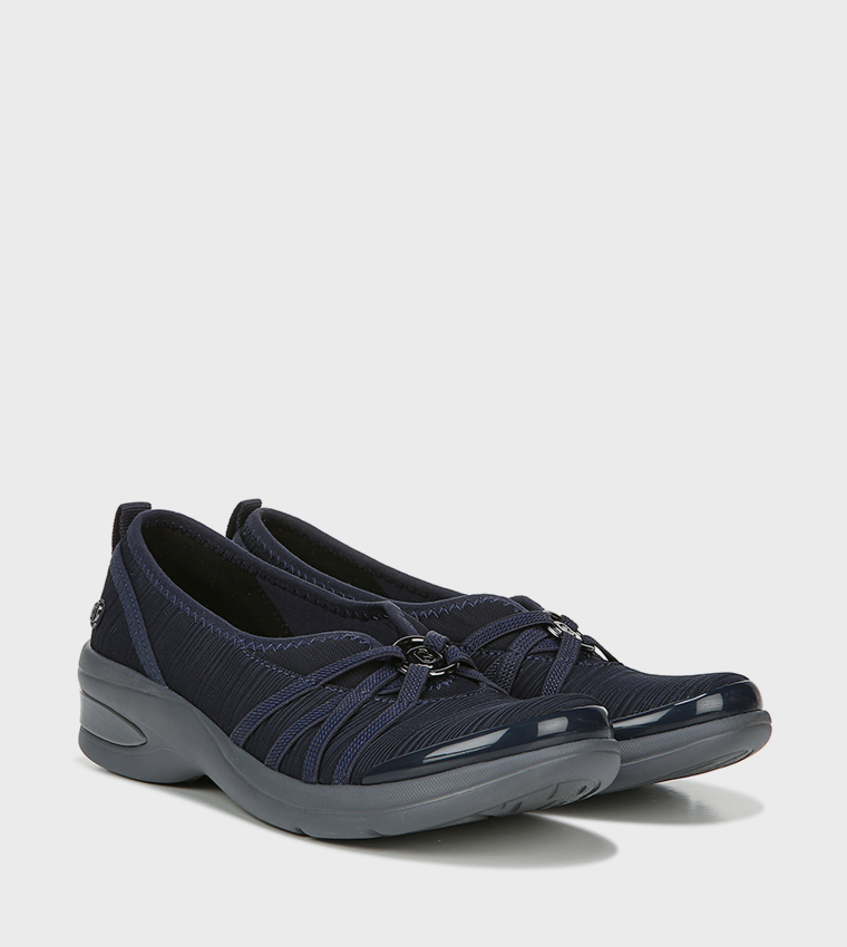 حذاء سليب أون مريح