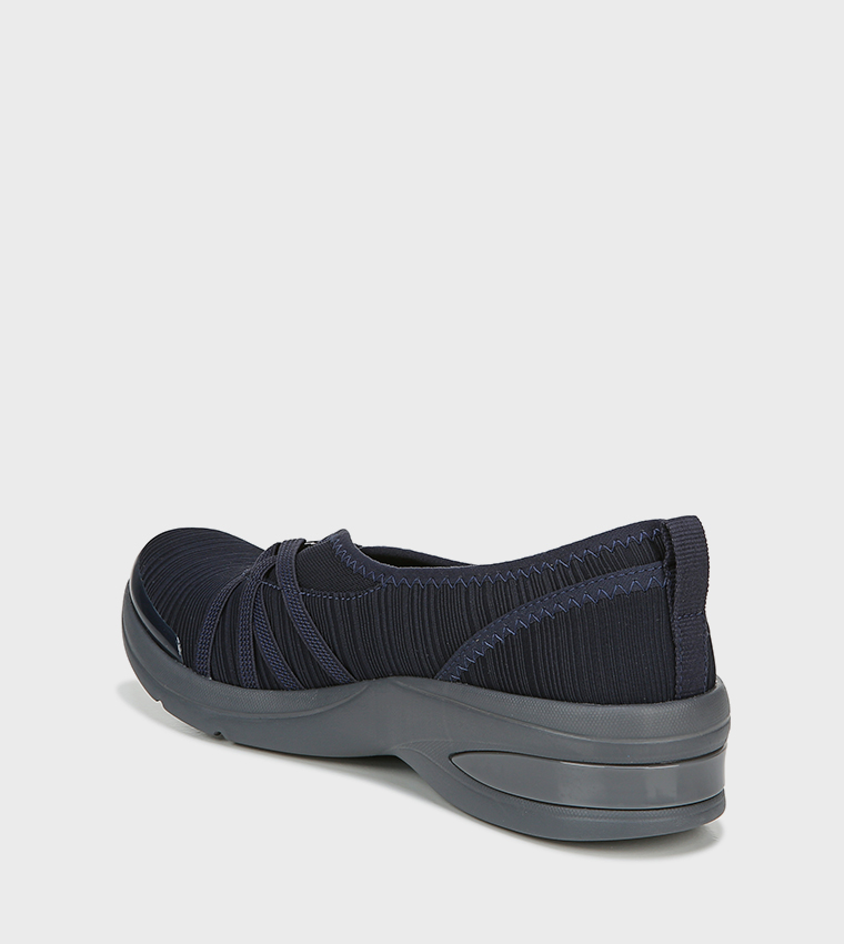 حذاء سليب أون مريح