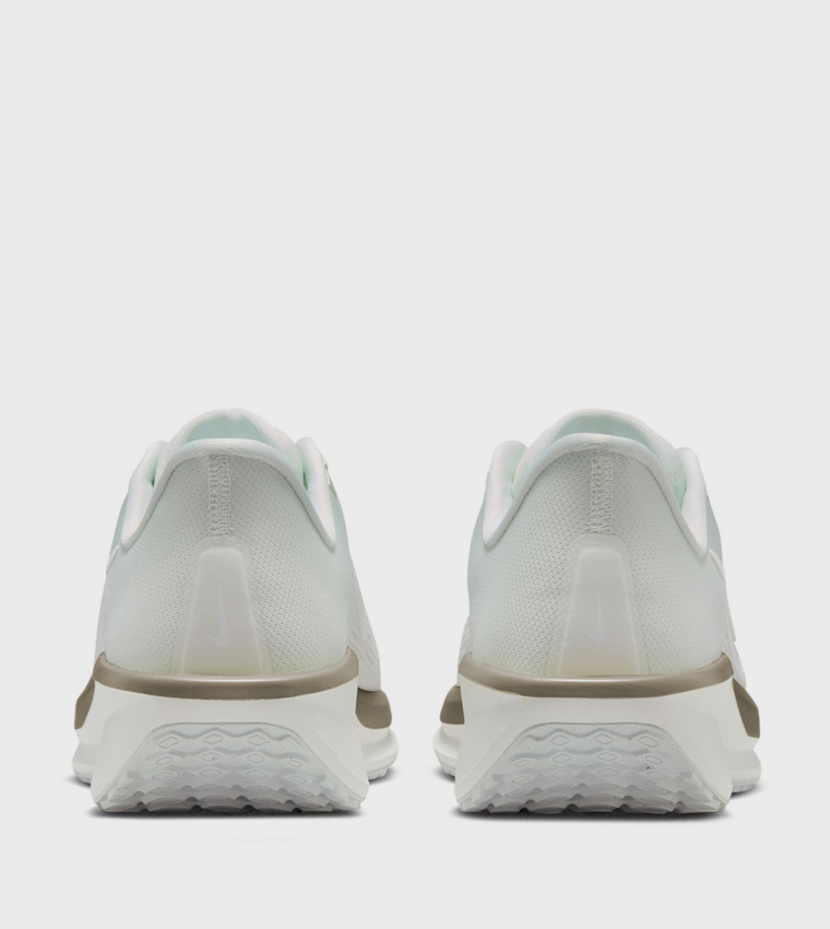 QUEST 6 Logo Print Running Shoes