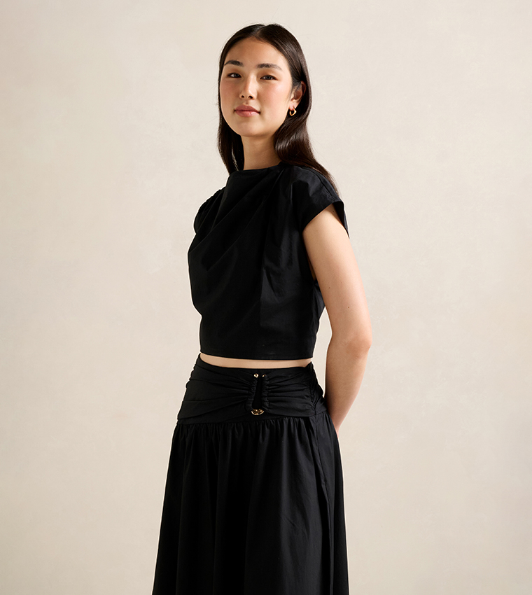 فوريفر نيو  توبات قصيرة - أسود Cropped Tops