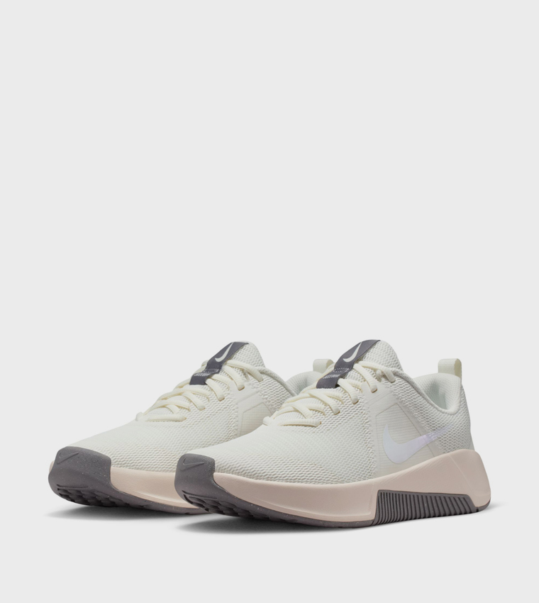 MC 3 Lace-Up Training Shoes