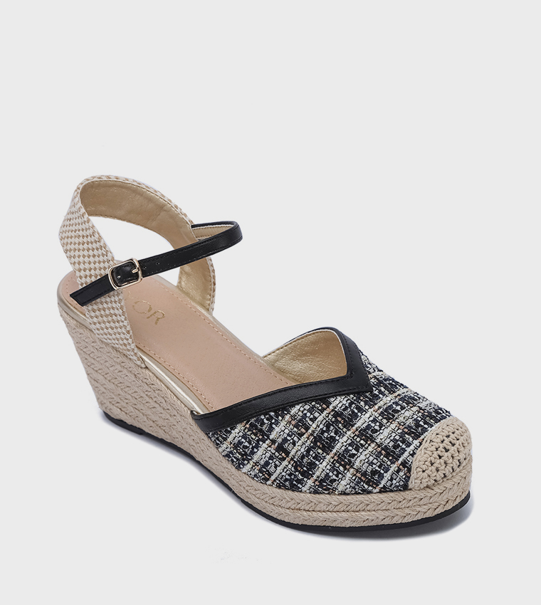 Patterned Round Toe Wedge Sandals