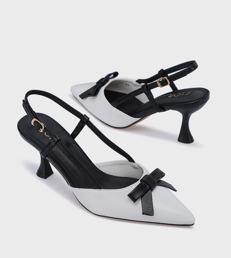 حذاء بمقدمة مدببة بحزام خلفي