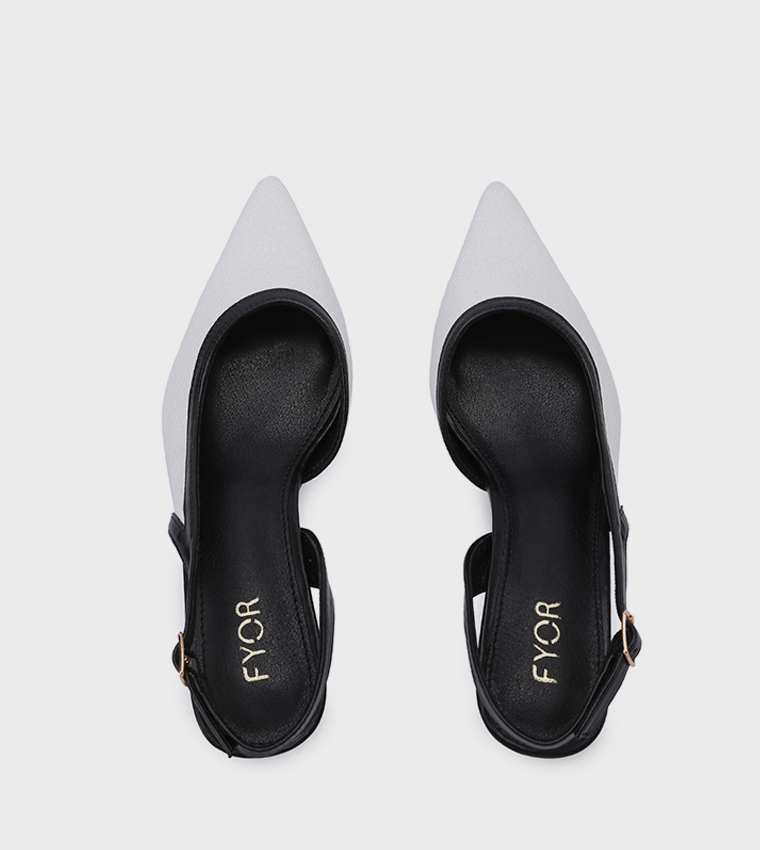 حذاء بكعب قصير بمقدمة مدببة بحزام خلفي