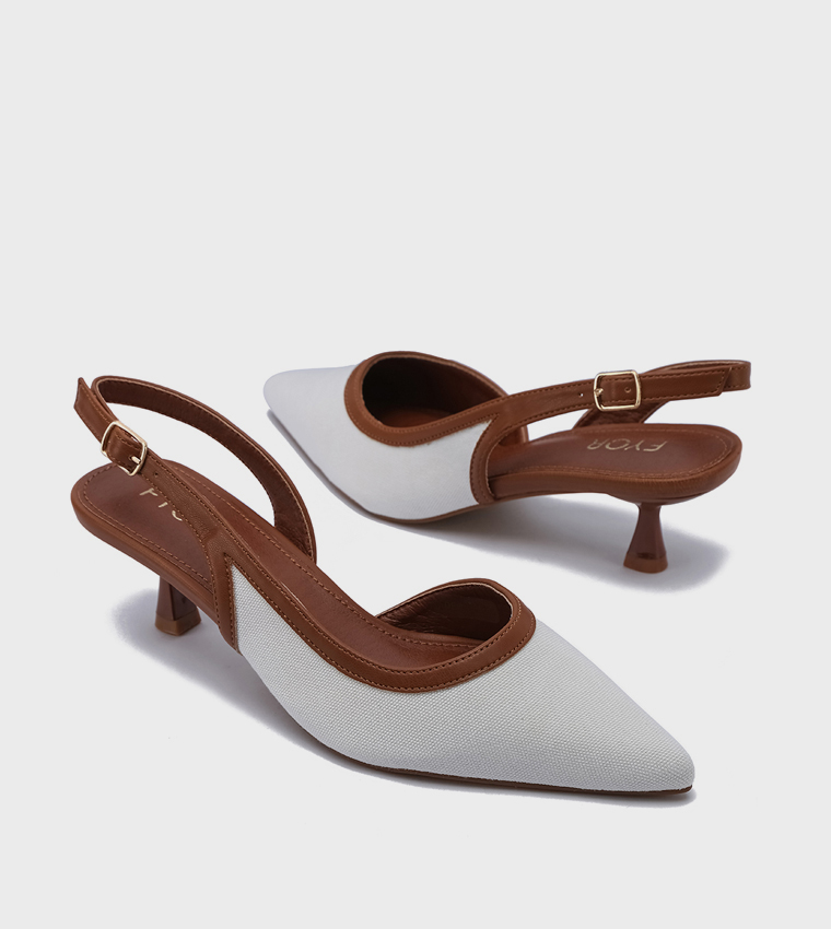 حذاء بكعب قصير بمقدمة مدببة بحزام خلفي