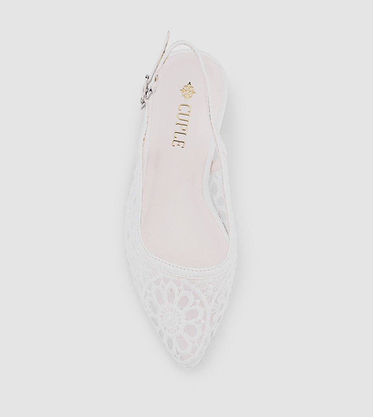 حذاء بمقدمة مدببة بحزام خلفي