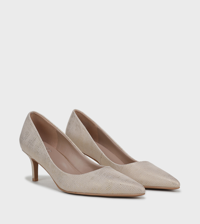حذاء كعب بمقدمة مدببة