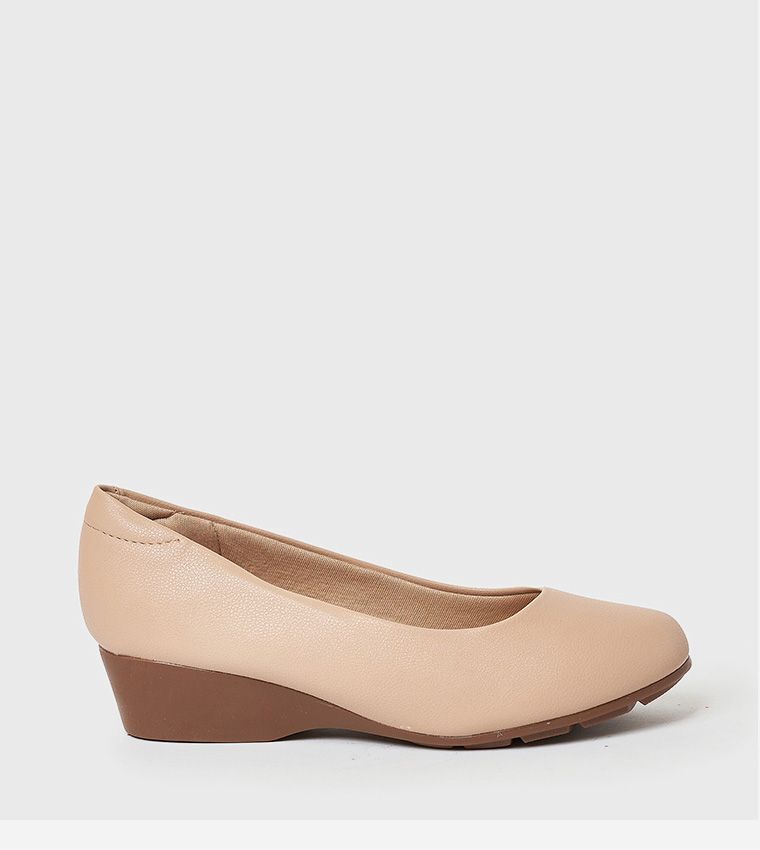 MAX Round Toe Wedge Pumps