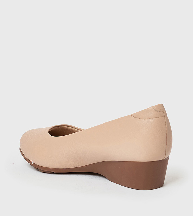MAX Round Toe Wedge Pumps