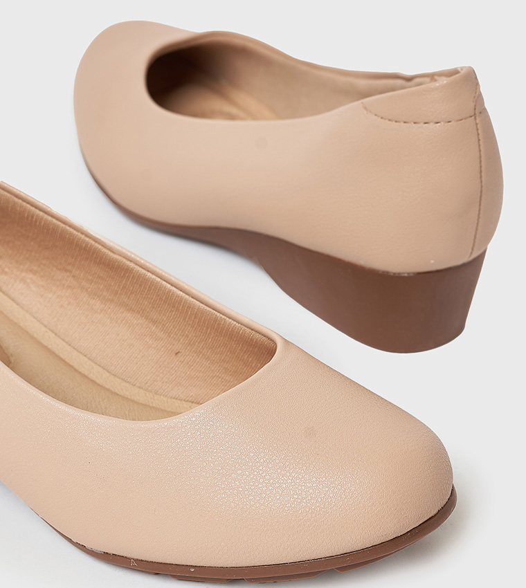 MAX Round Toe Wedge Pumps