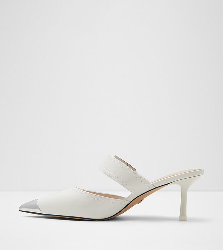 حذاء كعب بإبزيم  