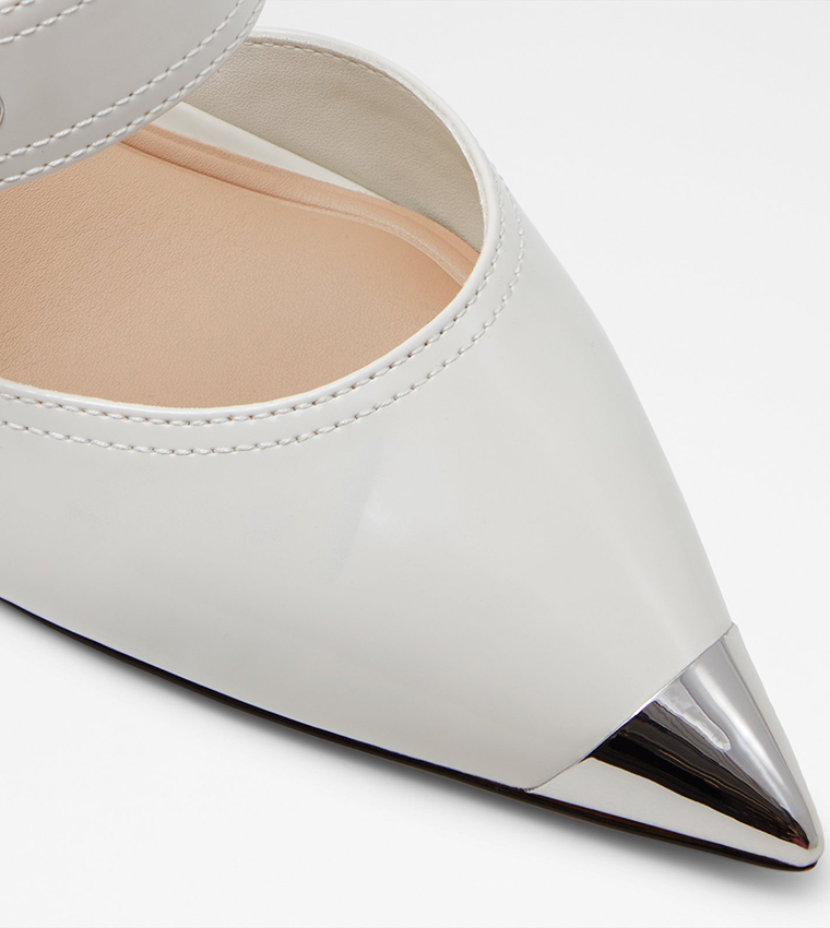 حذاء كعب بإبزيم  