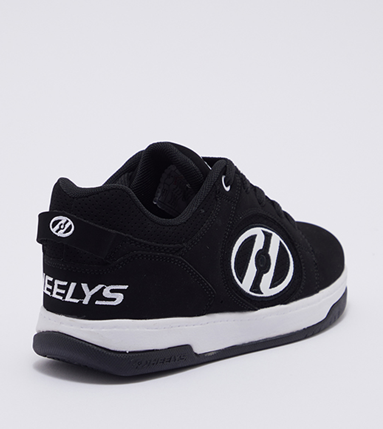 Voyager Low Top Sneakers