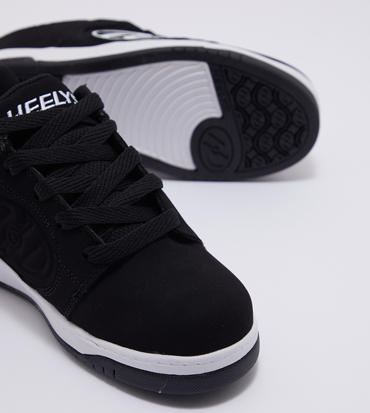 Voyager Low Top Sneakers