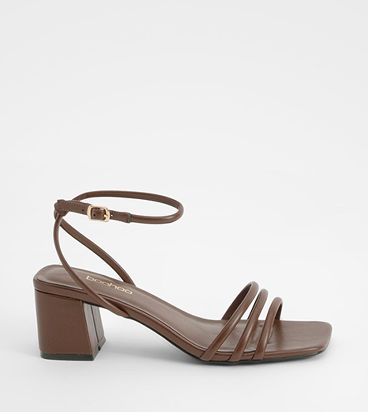 صندل كعب مربع بمقدمة مربعة