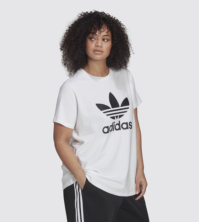 تيشيرت رياضي بطبعة 