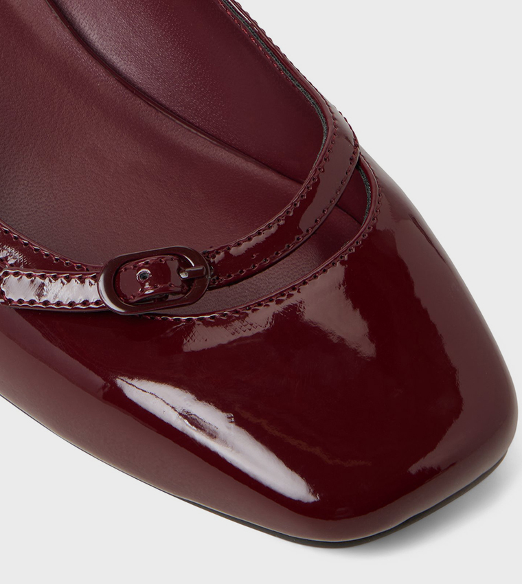 حذاء مفتوح من الخلف بكعب مربع&nbsp;