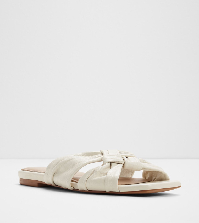 صندل فلات بمقدمة كريس كروس