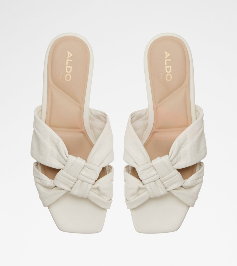 صندل فلات بمقدمة كريس كروس