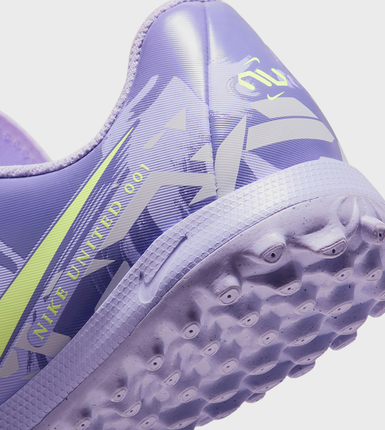 حذاء كرة قدم جي آر ليجند 10 أكاديمي تي إف