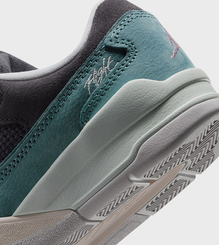 حذاء كرة سلة جوردن فلايت برباط