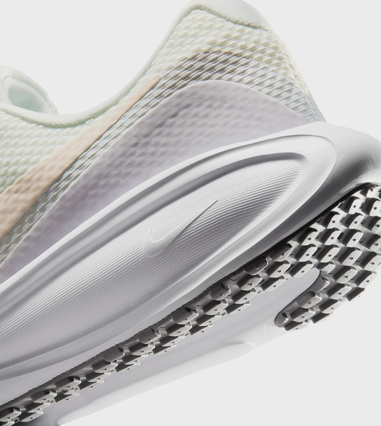 REVOLUTION 8 Running Shoes