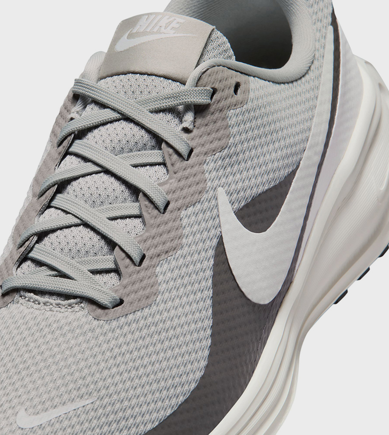 REVOLUTION 8 Running Shoes