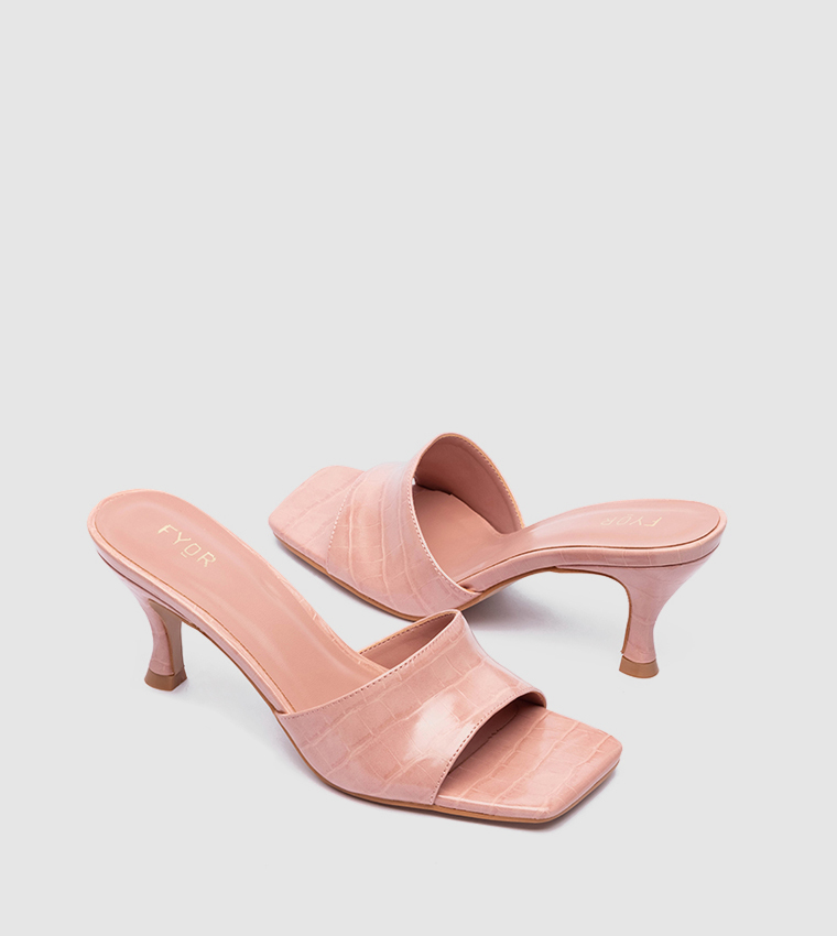 صندل كعب بمقدمة مفتوحة 