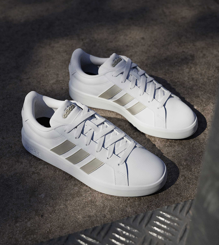GRAND COURT BASE 3.0 Stripe Detail Lace-Up Sneakers