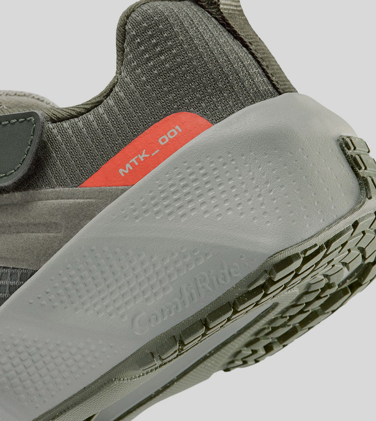 سنيكرز مترو تيك بشعار وحزام فليكرو