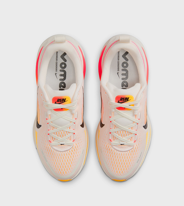 VOMERO 18 GS Runner Sneakers