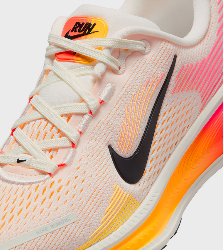 VOMERO 18 GS Runner Sneakers