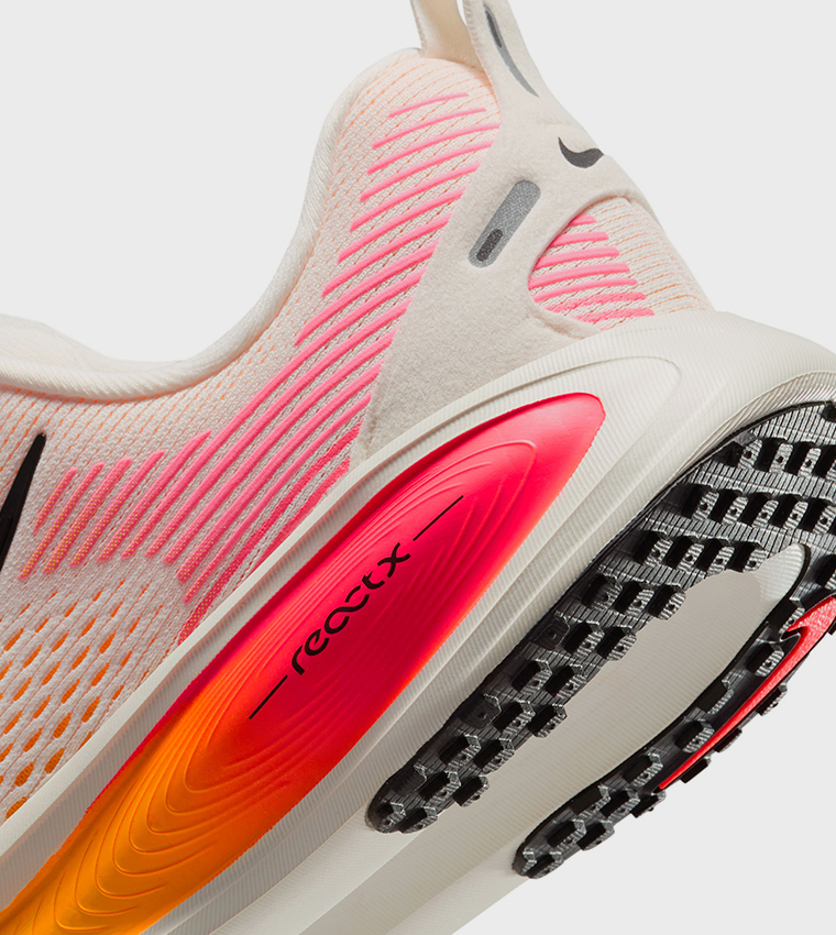 VOMERO 18 GS Runner Sneakers