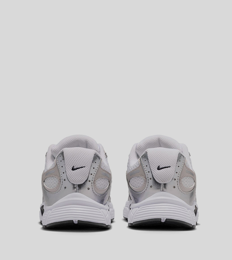 سنيكرز في 5 آر إن آر بشعار