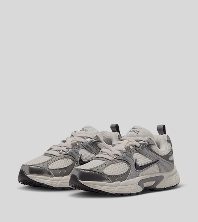 سنيكرز في 5 آر إن آر بشعار