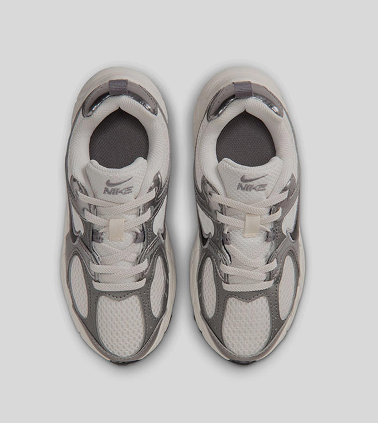 سنيكرز في 5 آر إن آر بشعار