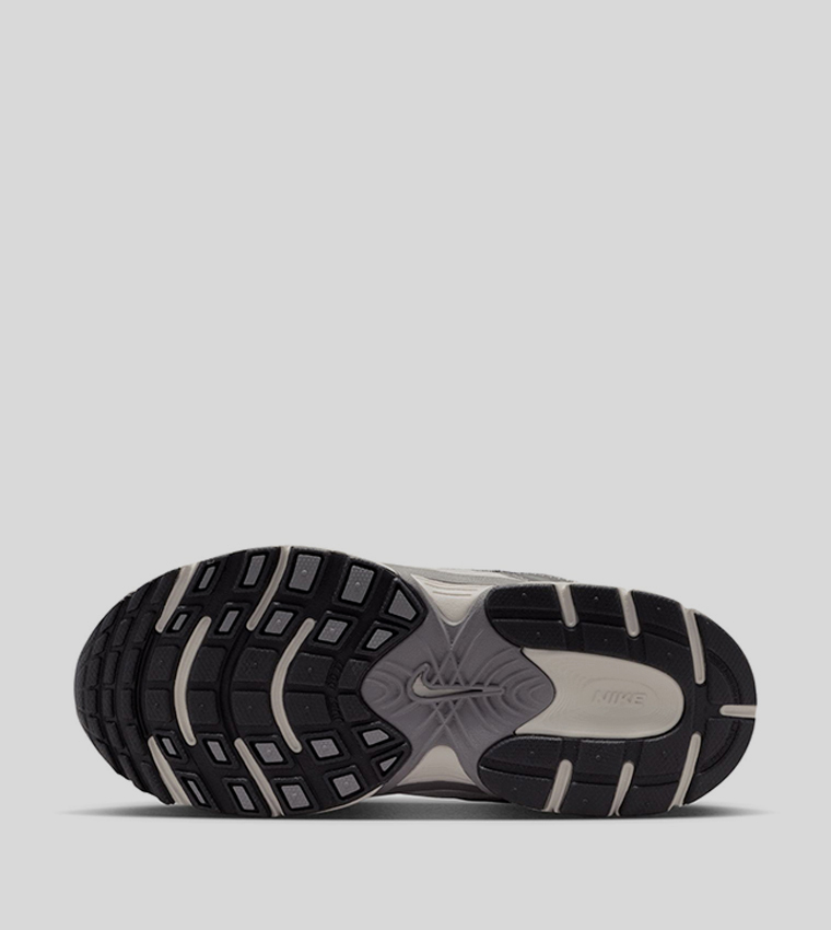 سنيكرز في 5 آر إن آر بشعار