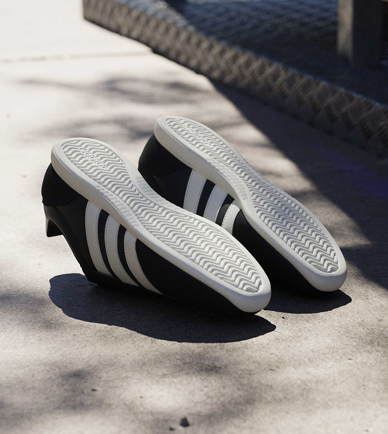 BARREDA Stripe Detail Lace-Up Sneakers