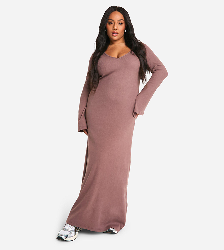 Buy Boohoo Curve Ribbed Flare Sleeves V Neck Maxi Dress In MOCHA |  6thstreet Saudi Arabia