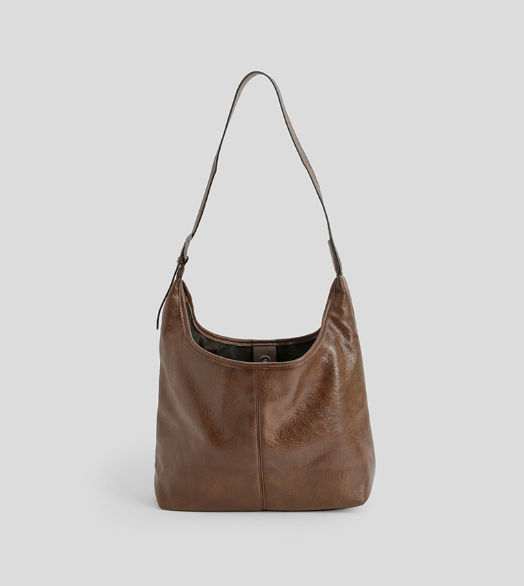 حقيبة كتف واسعة بإبزيم 