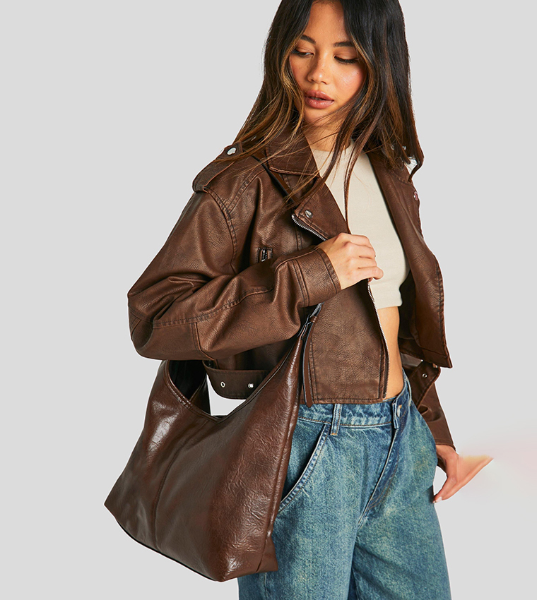 حقيبة كتف واسعة بإبزيم 