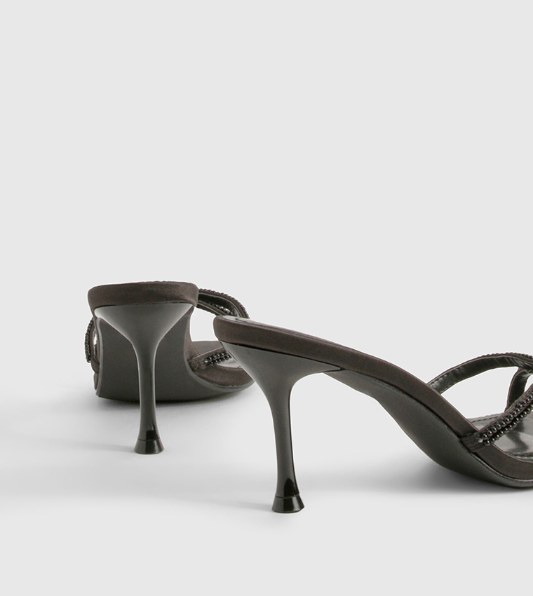 صندل بكعب مزين بخرز الكرز