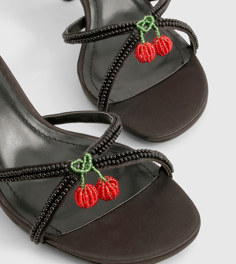 صندل بكعب مزين بخرز الكرز