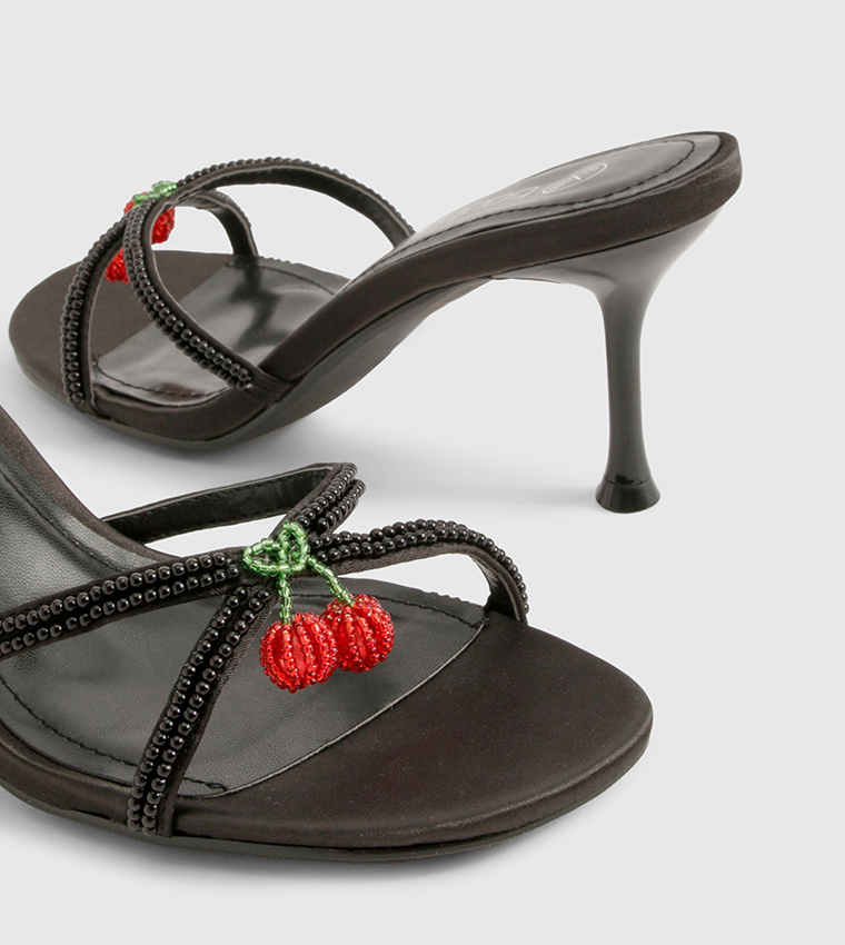 صندل بكعب مزين بخرز الكرز