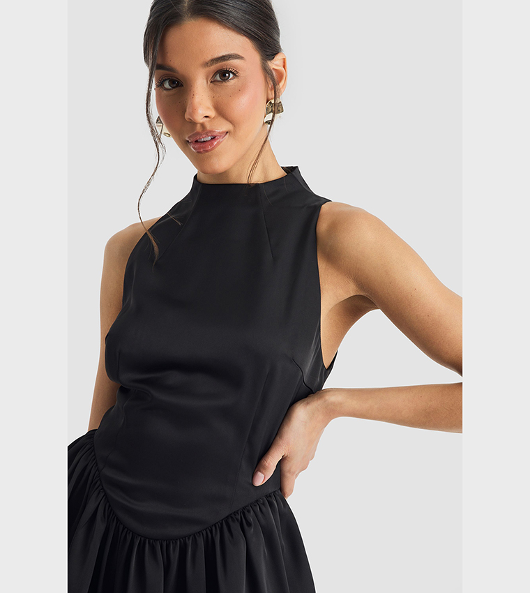 فستان ميني بياقة عالية 