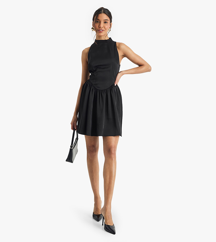 فستان ميني بياقة عالية 