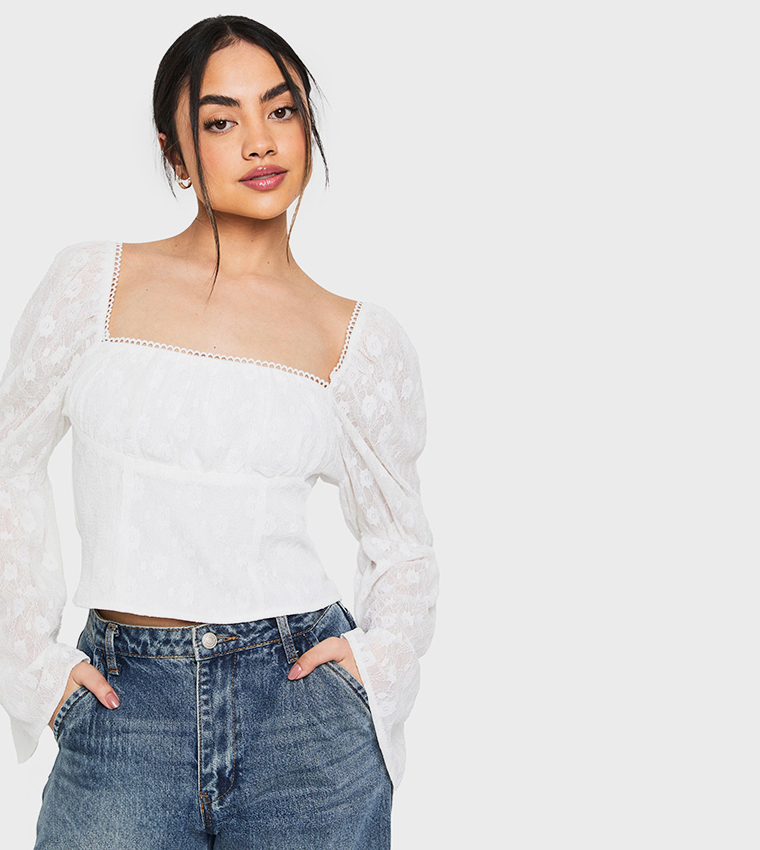 توب كروب بأكمام واسعة مزين بدانتيل